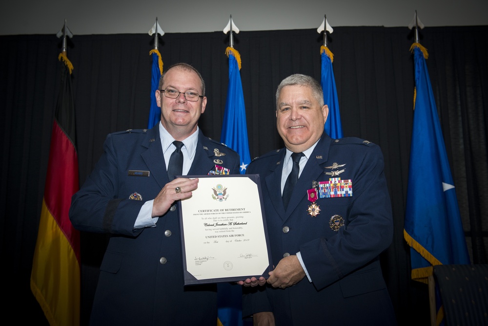 Col. Jonathan Sutherland retires