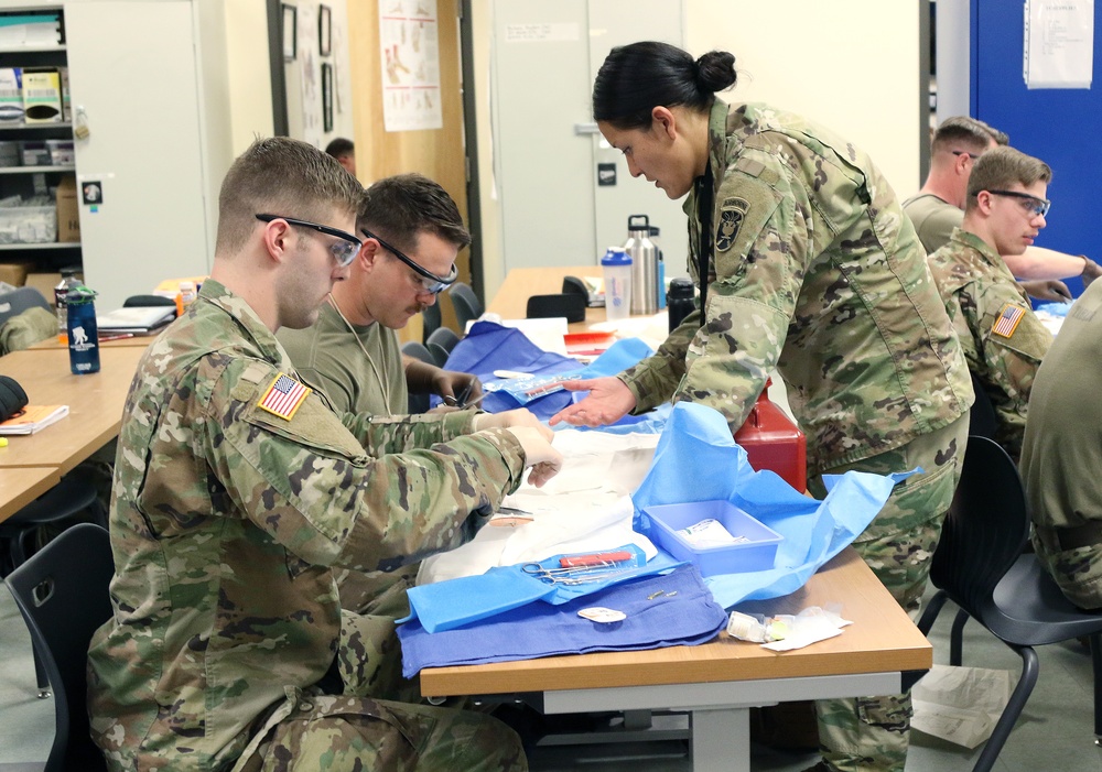 SOCM Students Taught Suturing Skills