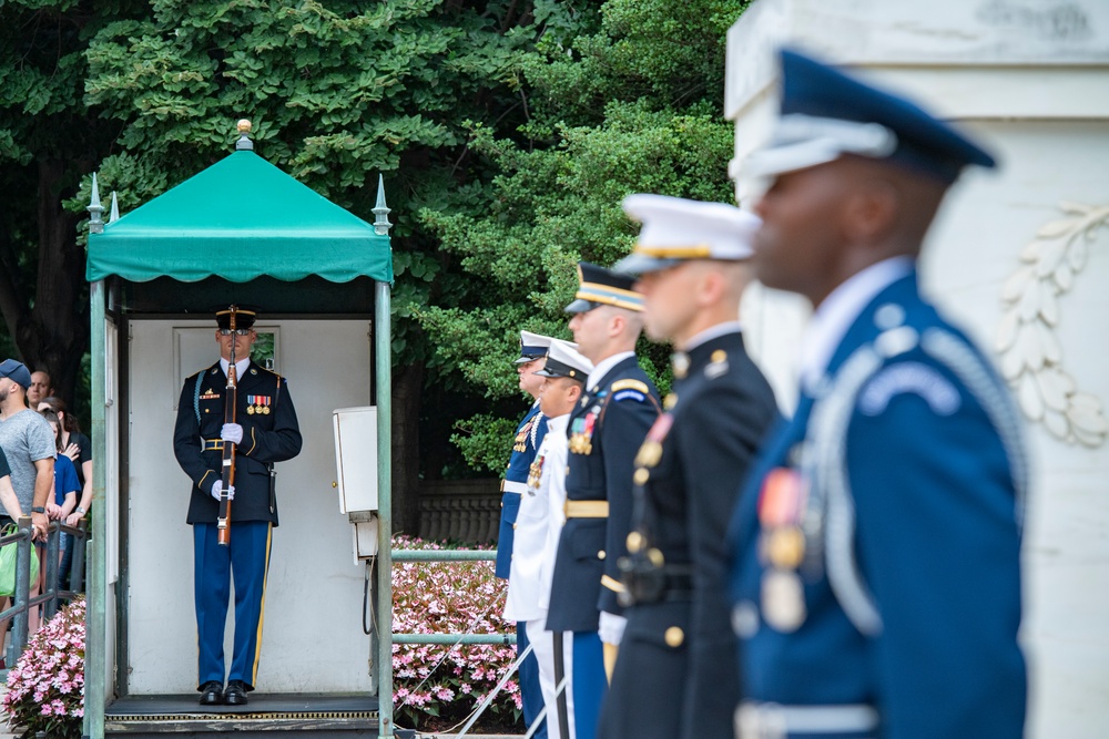 Chief of Army Staff of the Pakistan Army Gen. Qamar Javed Bajwa Participates in an Armed Forces Full Honors Wreath-Laying Ceremony at the Tomb of the Unknown Soldier