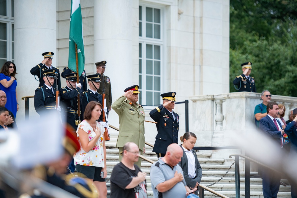 Chief of Army Staff of the Pakistan Army Gen. Qamar Javed Bajwa Participates in an Armed Forces Full Honors Wreath-Laying Ceremony at the Tomb of the Unknown Soldier