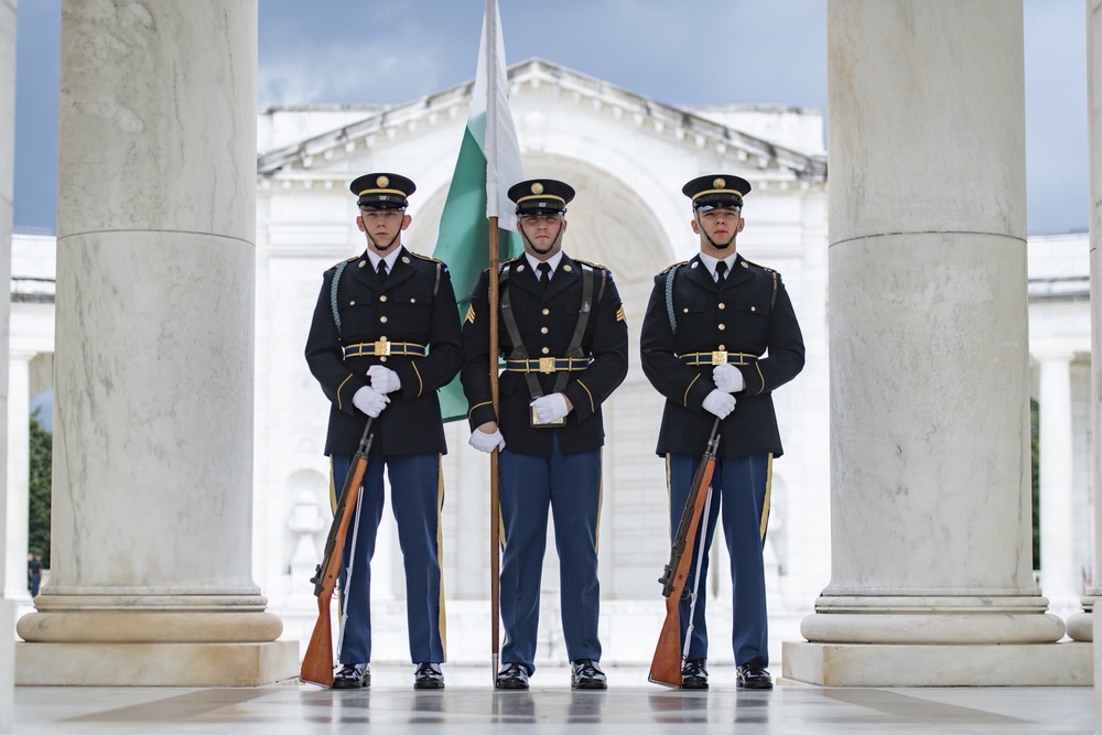 Chief of Army Staff of the Pakistan Army Gen. Qamar Javed Bajwa Participates in an Armed Forces Full Honors Wreath-Laying Ceremony at the Tomb of the Unknown Soldier