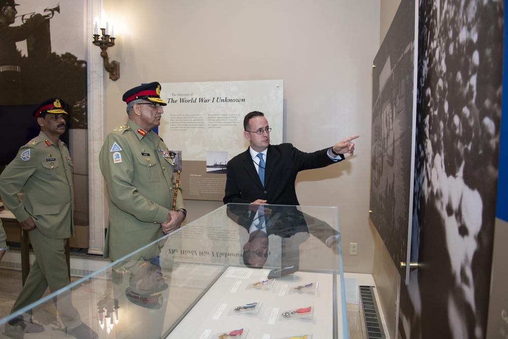 Chief of Army Staff of the Pakistan Army Gen. Qamar Javed Bajwa Participates in an Armed Forces Full Honors Wreath-Laying Ceremony at the Tomb of the Unknown Soldier