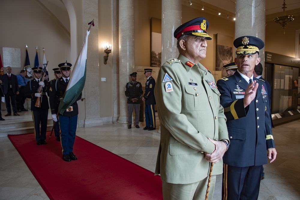 Chief of Army Staff of the Pakistan Army Gen. Qamar Javed Bajwa Participates in an Armed Forces Full Honors Wreath-Laying Ceremony at the Tomb of the Unknown Soldier