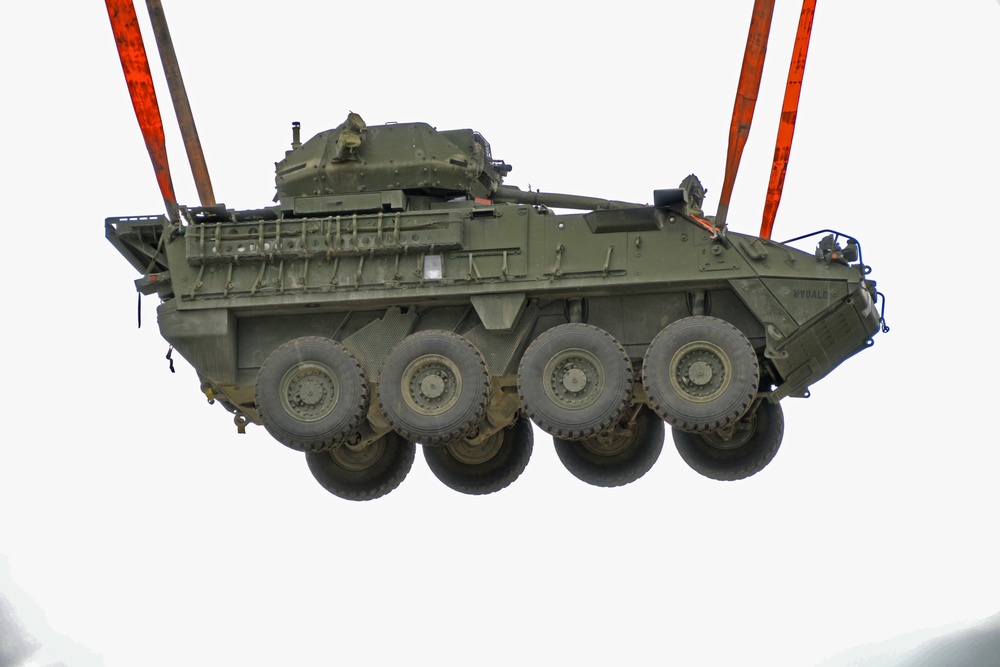 2/2CR downloads at ports during AS19