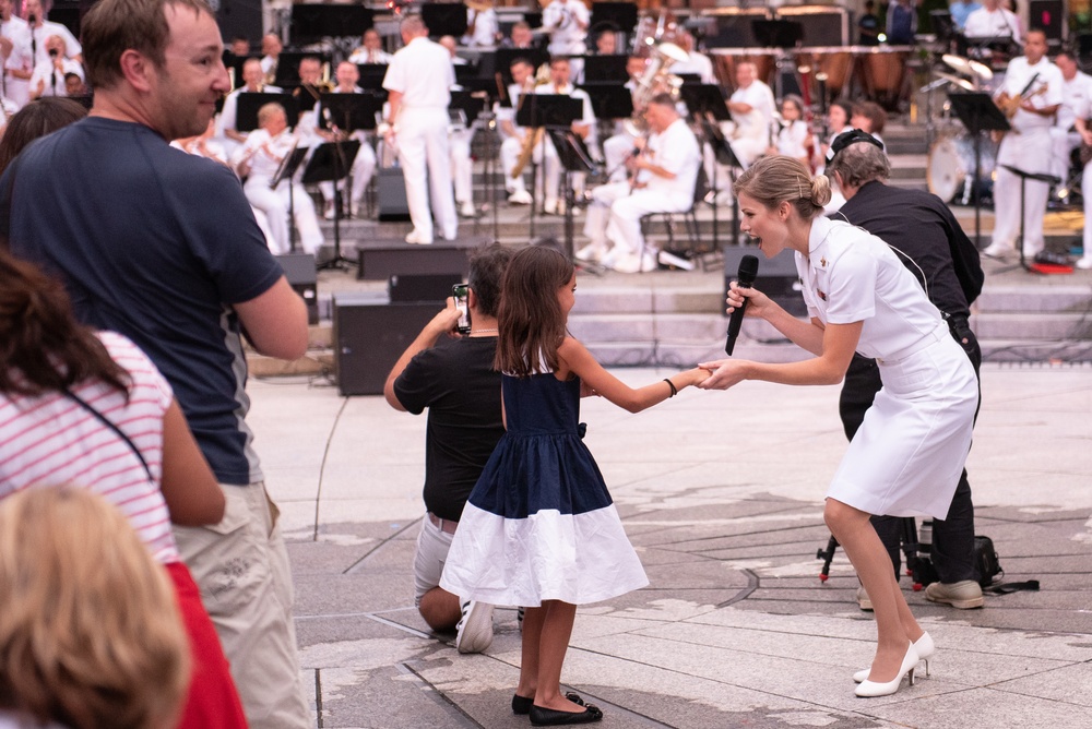 Navy Band performs at Navy Memorial