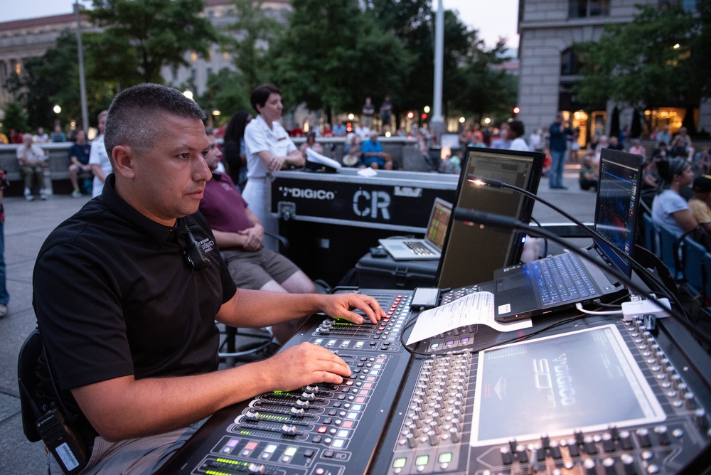 Navy Band performs at Navy Memorial