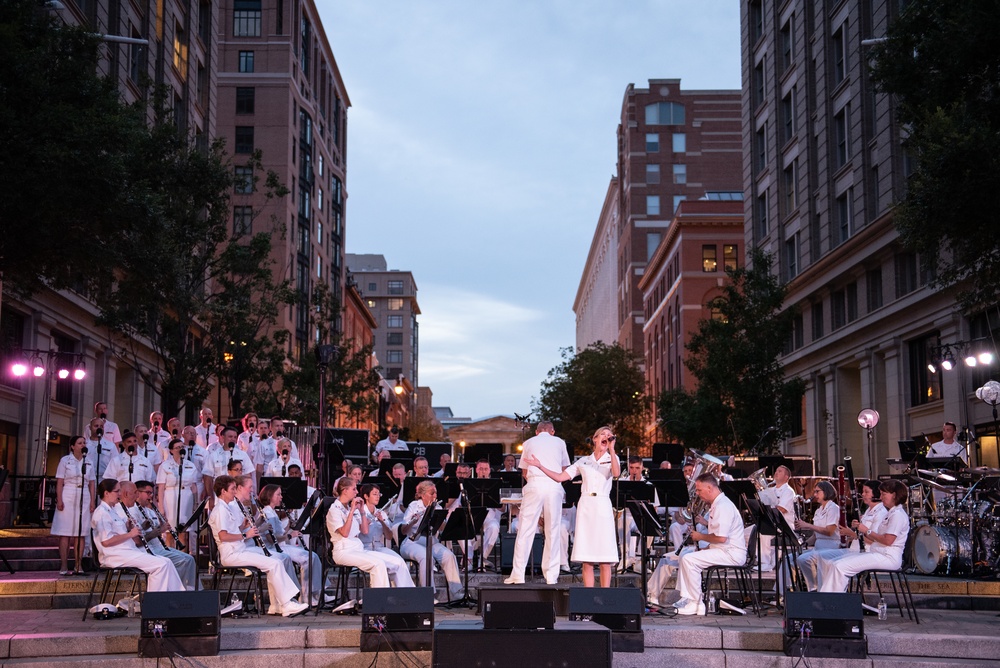 Navy Band performs at Navy Memorial
