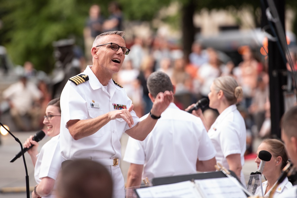 Navy Band performs at Navy Memorial