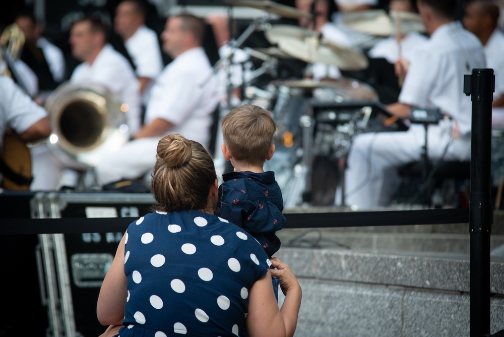 Navy Band performs at Navy Memorial