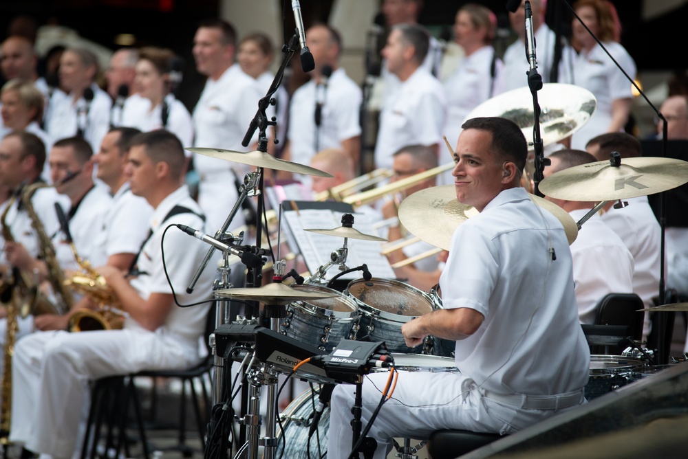 Navy Band performs at Navy Memorial