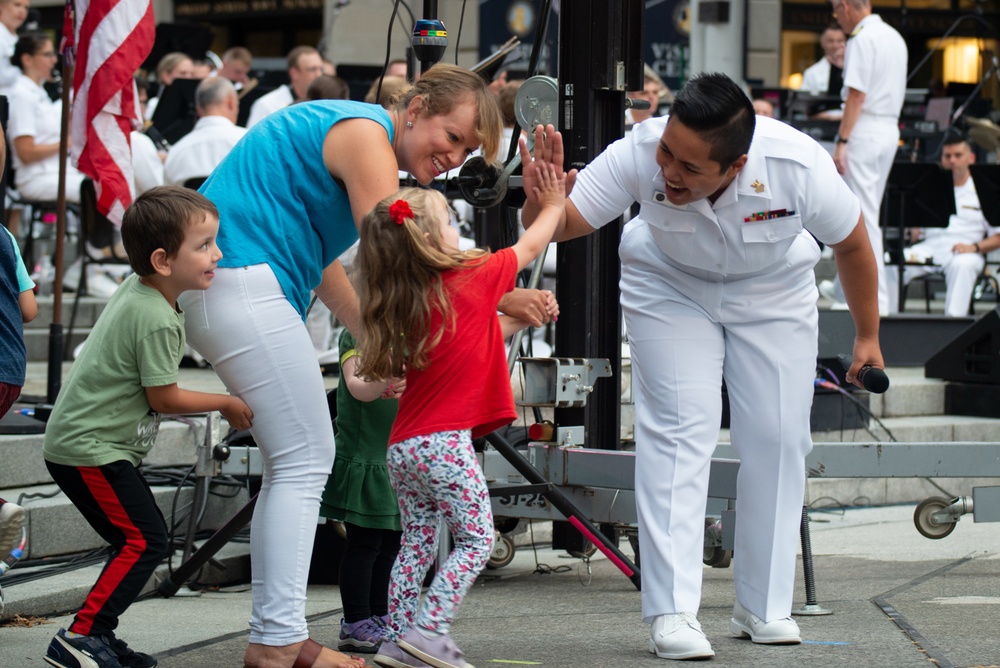 Navy Band performs at Navy Memorial