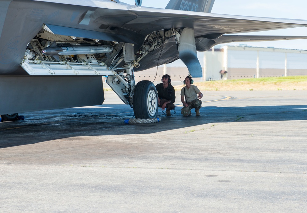 'Crew Chief for a Day' gives Airmen career broadening experience