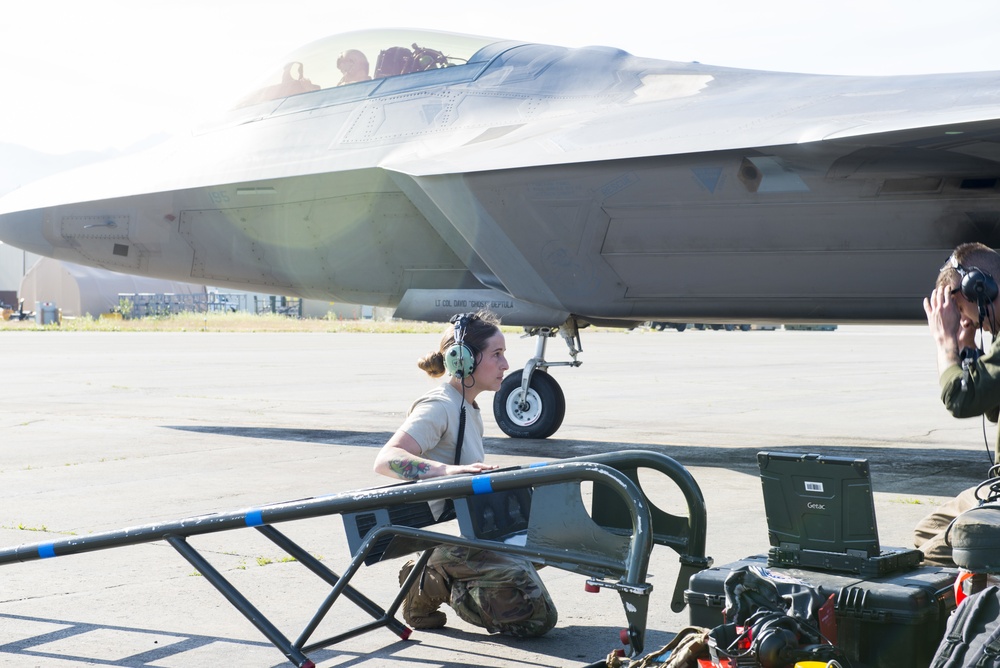 'Crew Chief for a Day' gives Airmen career broadening experience