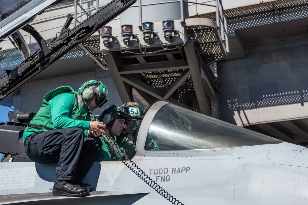 USS Ronald Reagan (CVN 76) Helicopter Operations