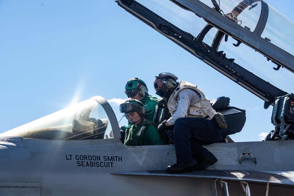 USS Ronald Reagan (CVN 76) Helicopter Operations