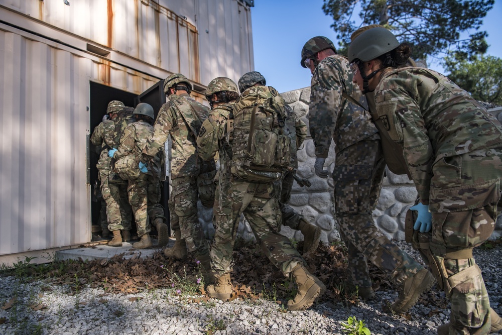 Joint Military Medical Team conducts close quarters training at Northern Strike 19