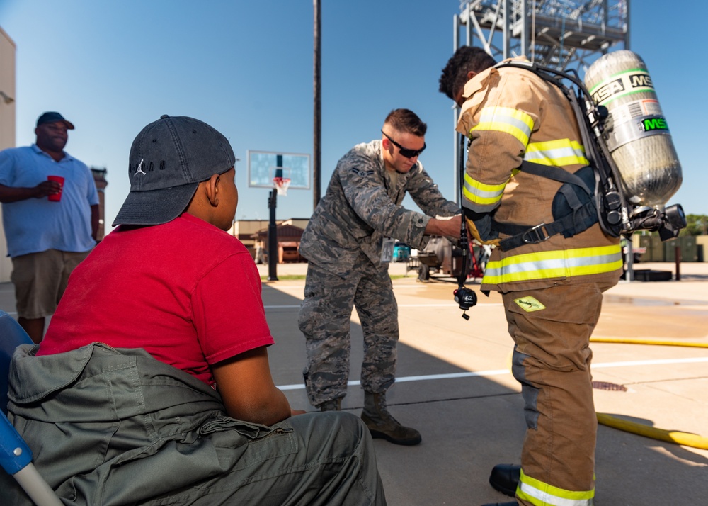 Child becomes honorary B-2 pilot for a day at Whiteman AFB