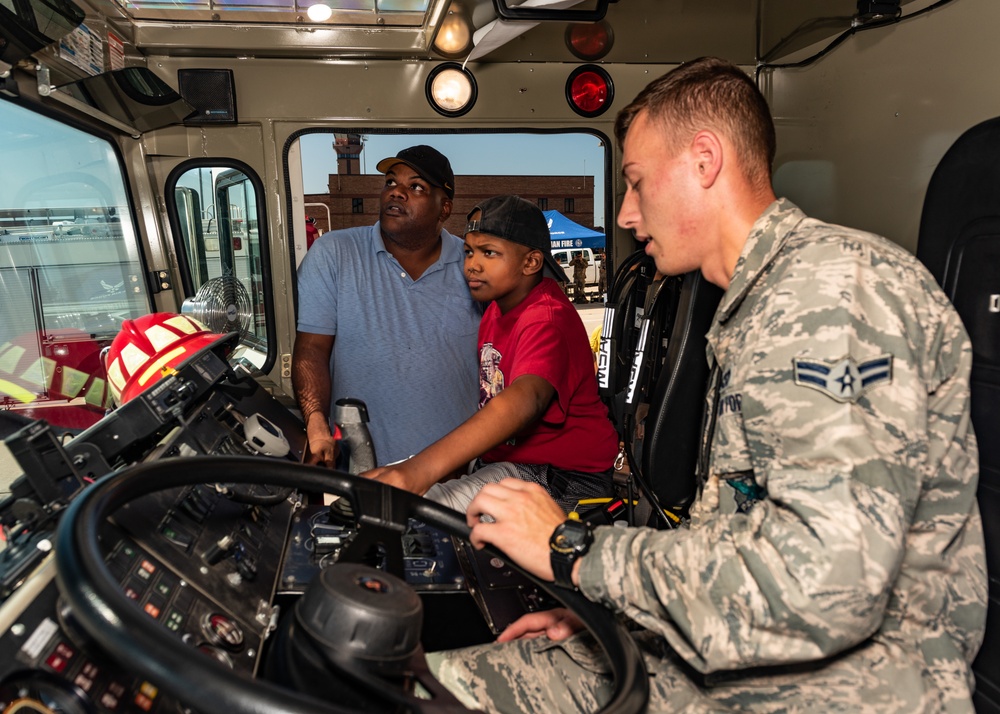 DVIDS - Images - Child Becomes Honorary B-2 Pilot For A Day At Whiteman ...