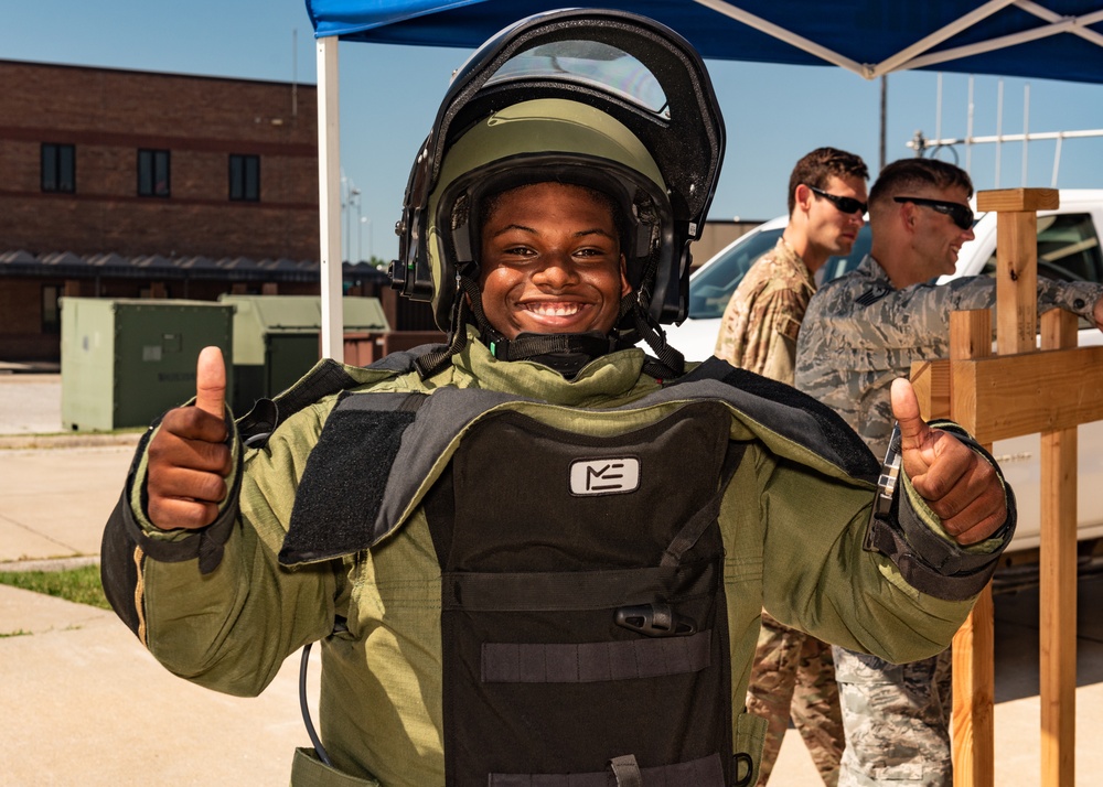 Child becomes honorary B-2 pilot for a day at Whiteman AFB