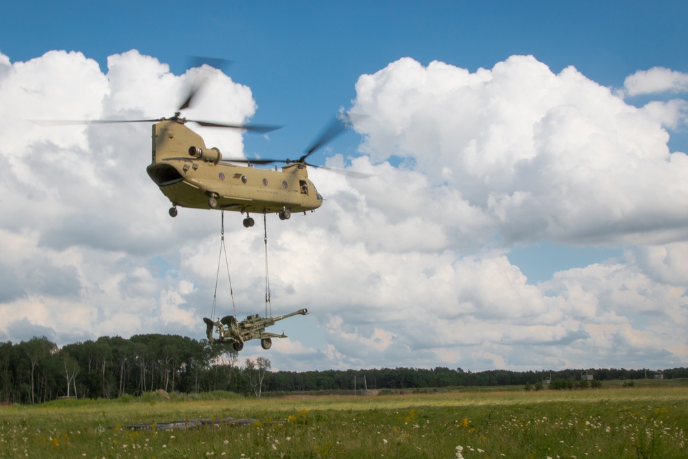 Chinook Picks Up Howitzer