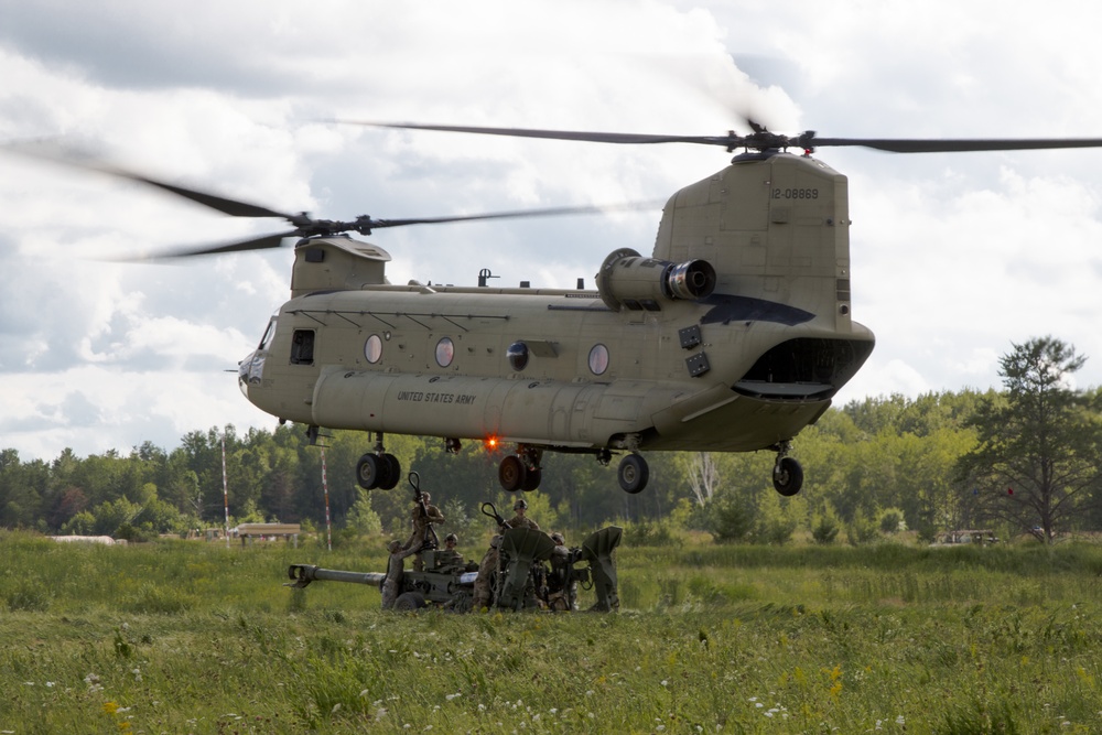 Soldiers Hook Up Howitzer to Chinook