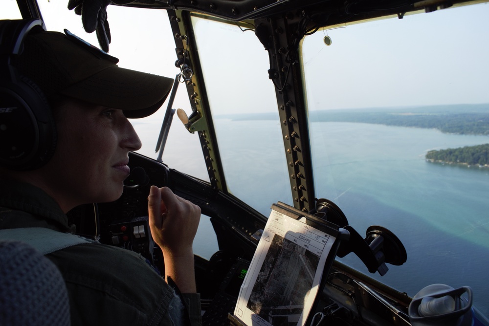 Peoria C-130 crew performs integrated air drop training during Northern Strike 19