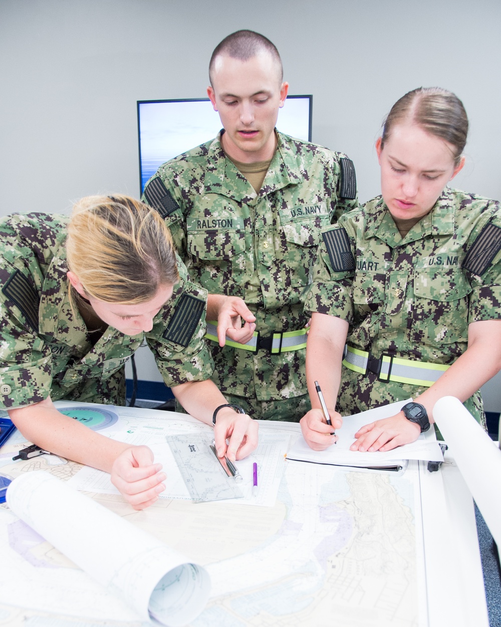 NEWPORT, R.I. (July 25, 2019) – Officer Candidate School (OCS) class 16-19 candidates practice navigation skills as part of their professional education at Officer Training Command (OTCN) in Newport, Rhode Island on July 25, 2019.