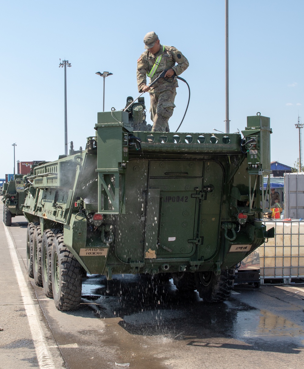 U.S. Soldiers work alongside Romanians to prepare for redeployment