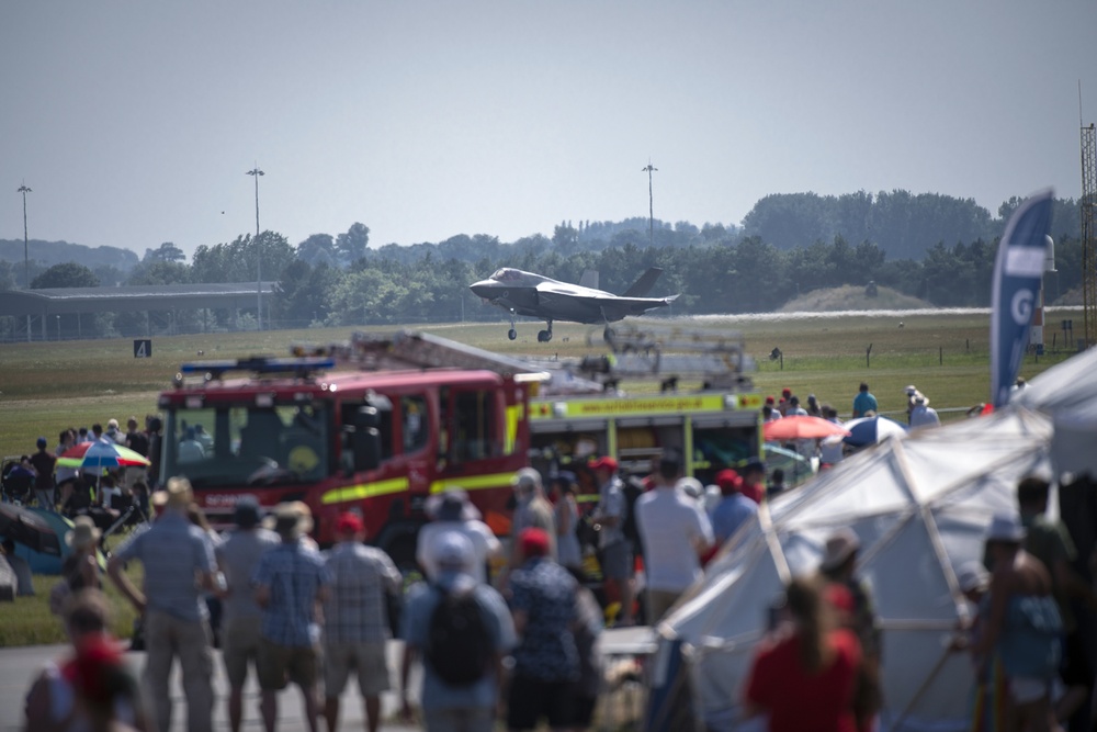 RAF, USAF celebrate Families and Friends day together