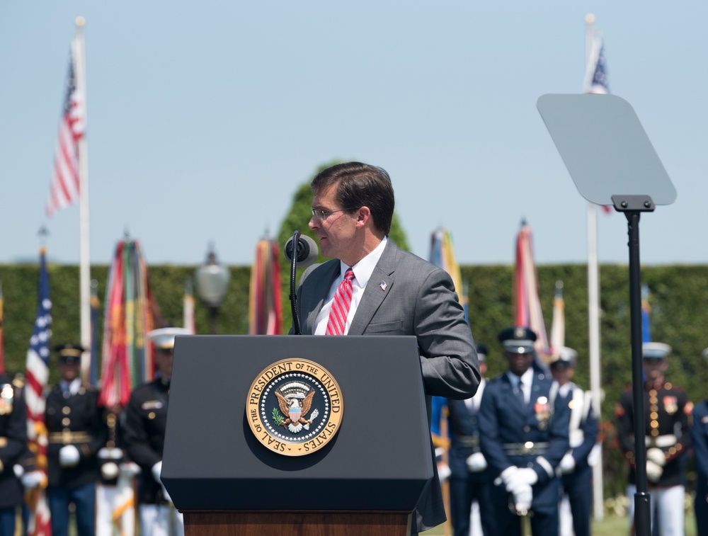 POTUS and VPOTUS participate in a welcome ceremony for SD Esper