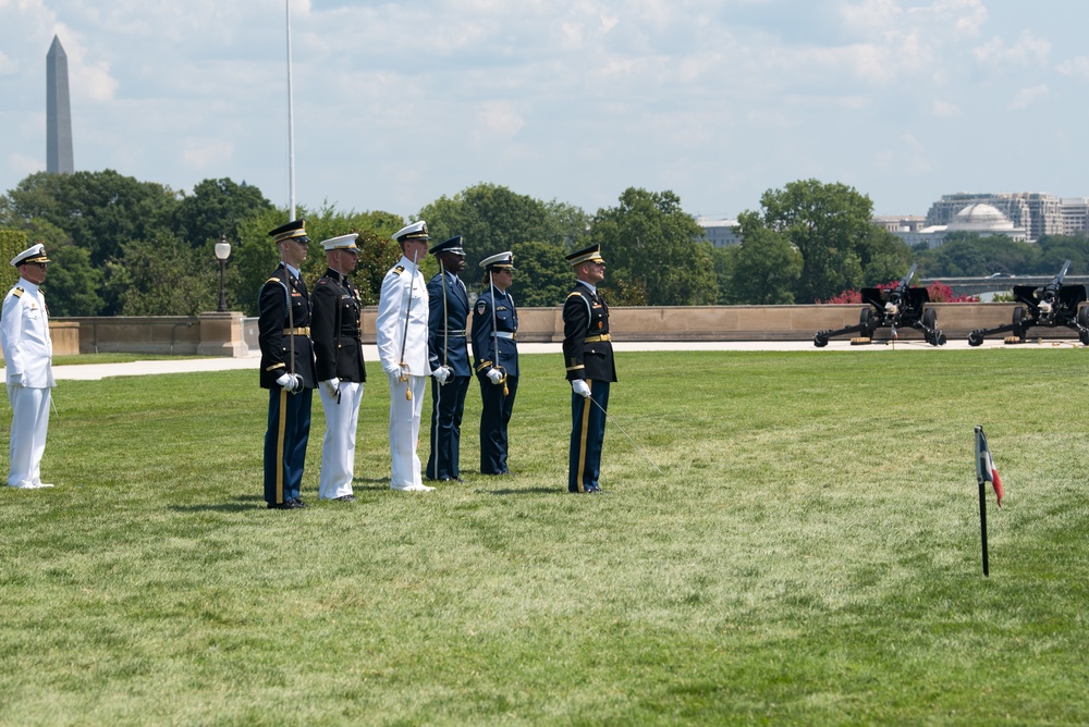 POTUS and VPOTUS participate in a welcome ceremony for SD Esper