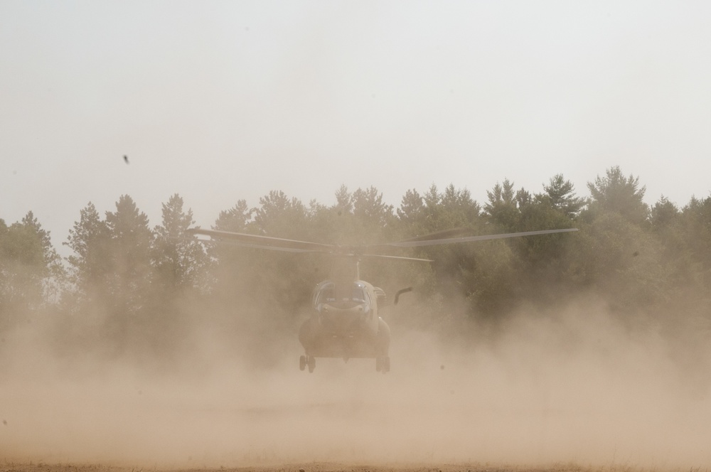 Chinook lands in preparation for sling load during Exercise Northern Strike 19