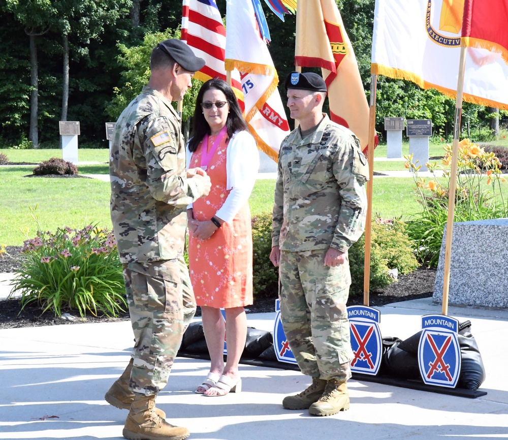 Fort Drum garrison commander awarded before command change