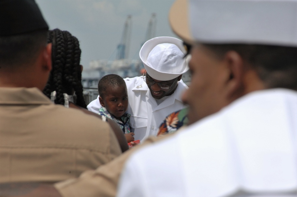 Naval Museum hosts a commissioning ceremony