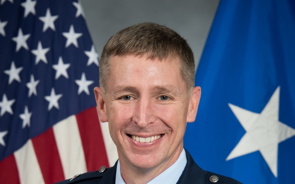 Official portrait of Brig Gen Evan Pettus