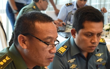U.S. and Indonesian service members “threat hunt” during Information System and Technology Exchange