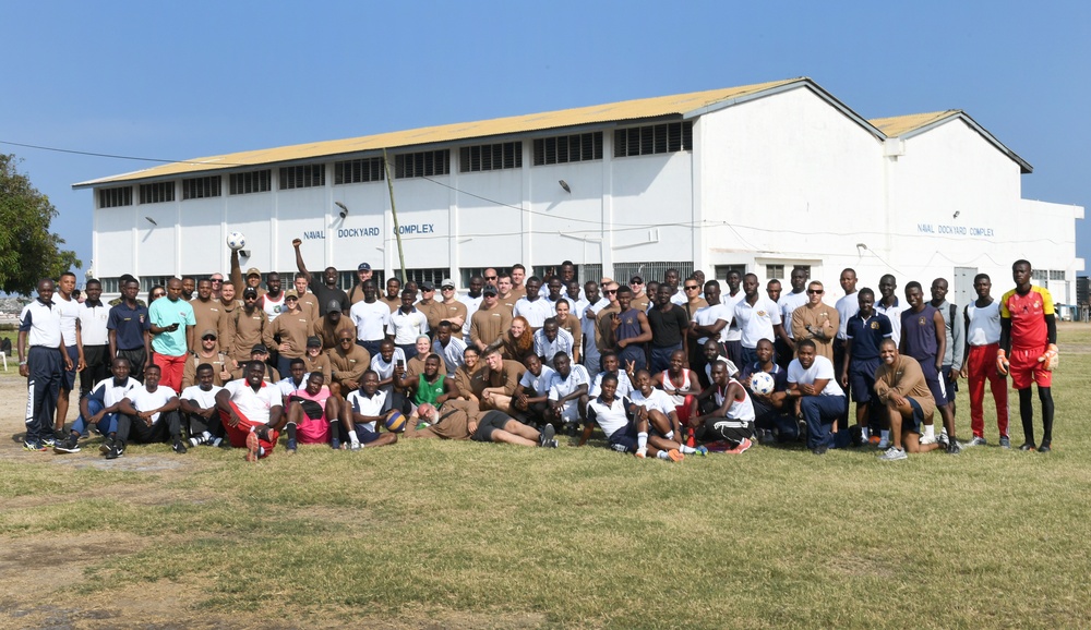 USNS Carson City crew play sports with Ghanaian partners