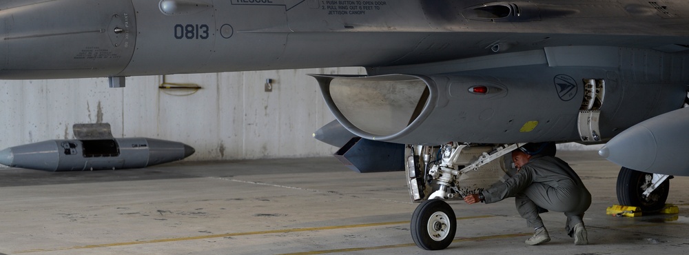 IAS19 crew conducts scramble training