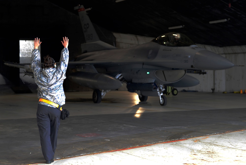 IAS19 crew conducts scramble training