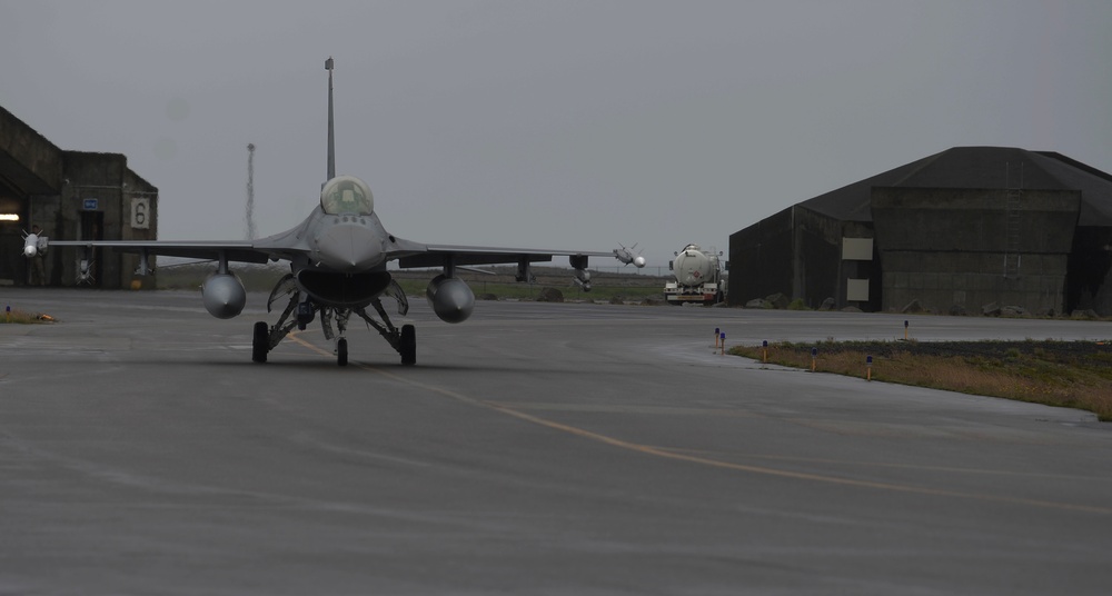 IAS19 crew conducts scramble training