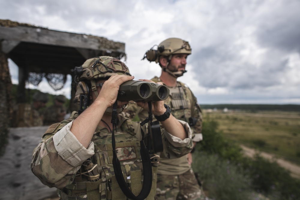 U.S., Dutch Joint Terminal Attack Controllers cooperate at Northern Strike 19
