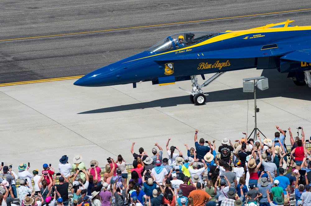 DVIDS Images Blue Angels Perform At Navy Week Grand Junction Image 