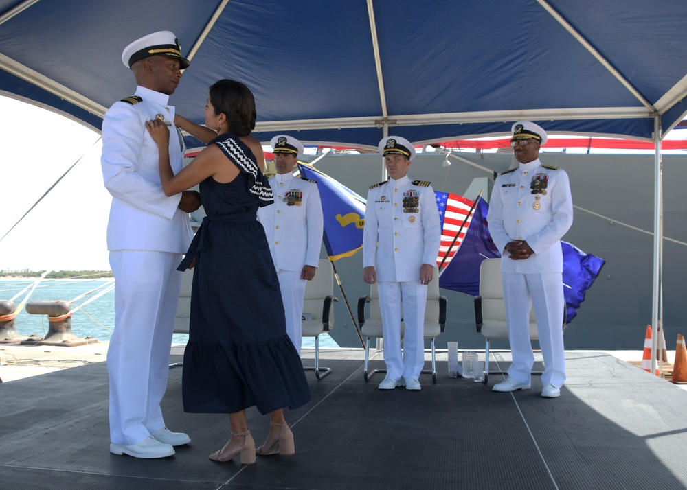 USS Carney holds Change of Command Ceremony