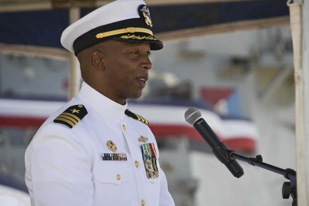 USS Carney holds Change of Command Ceremony