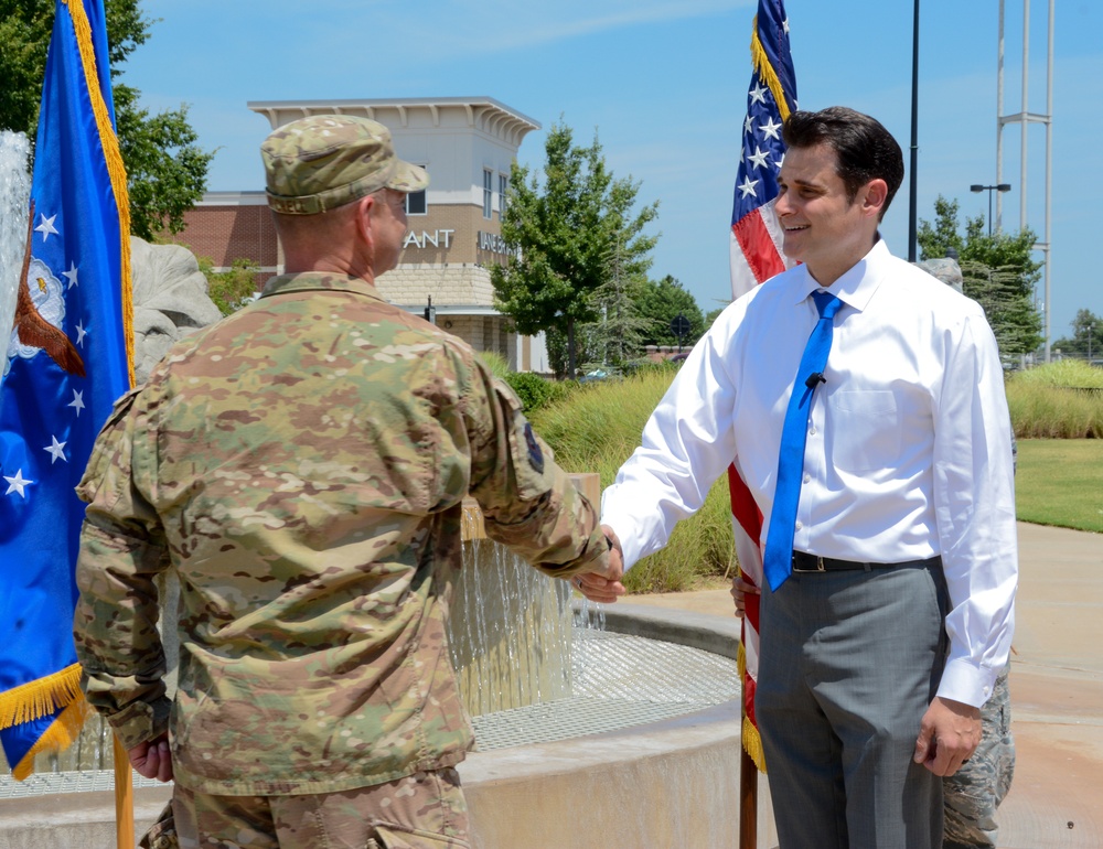 Staff Sgt. Jeff George enlists in the Air Force Reserve