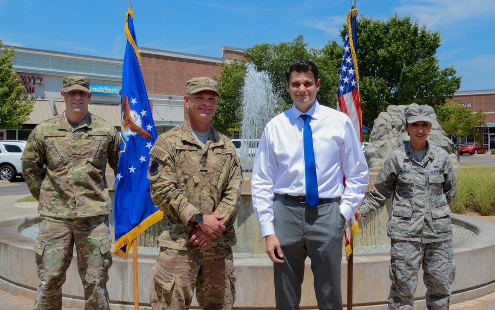 Staff Sgt. Jeff George enlists in the Air Force Reserve