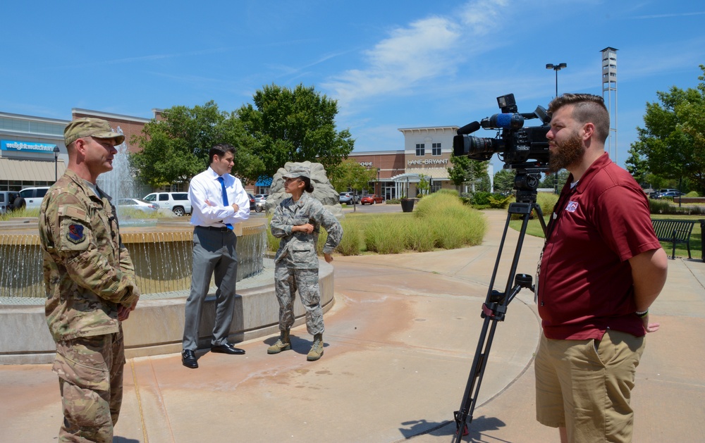 Staff Sgt. Jeff George enlists in the Air Force Reserve