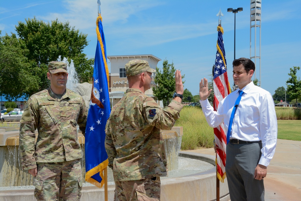 Staff Sgt. Jeff George enlists in the Air Force Reserve