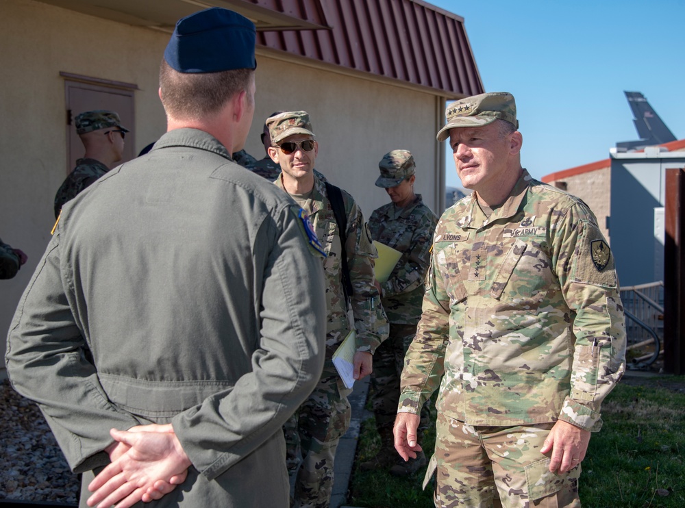 TRANSCOM Gen. Lyons visits Travis AFB