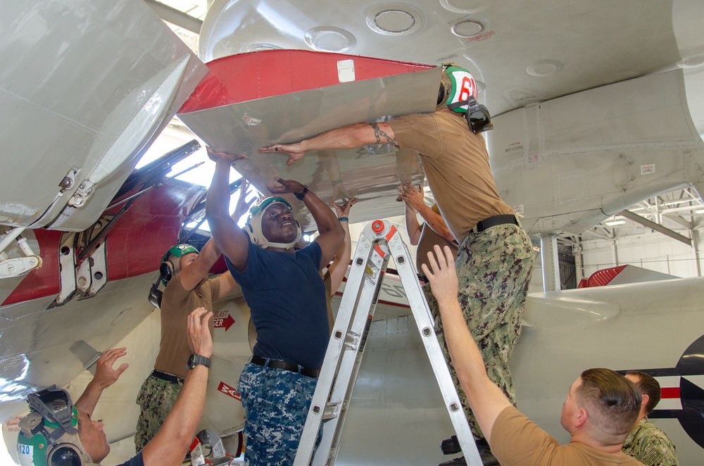 CNATTU NORFOLK INSTRUCTORS CONDUCT INAUGURAL “BURST” COURSE FOR E-2 AND C-2 VARIANT AIRCRAFT